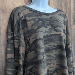 Viamor Camouflage Oversized Long Sleeve Women's Top S                       D403